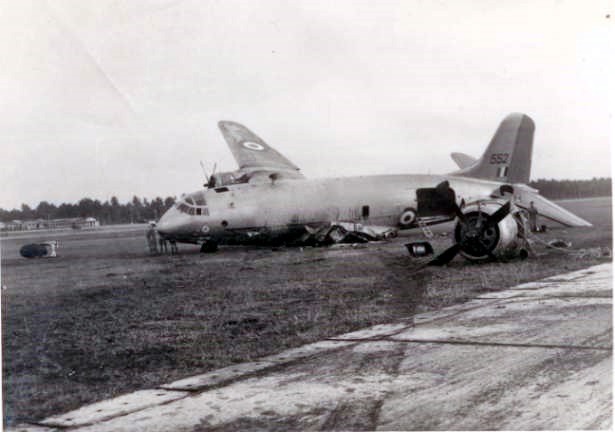 MT Hastings Crashed TG552 Negombo 1951 [Dave & Patricia Neale].JPG