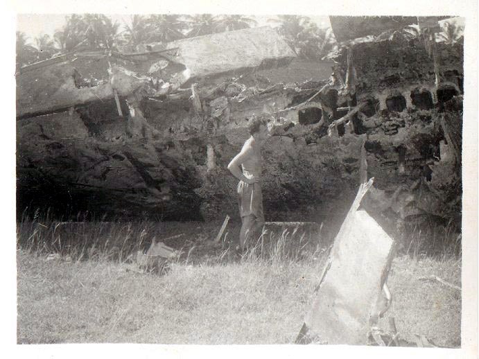 MT Severed wing of Hastings TG552 Negombo 1951 [Dave & Patricia Neale].jpg